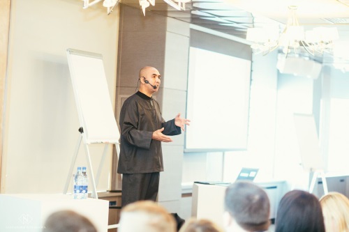 Тренер по продажам и переговорам №1 в России Сергей Азимов